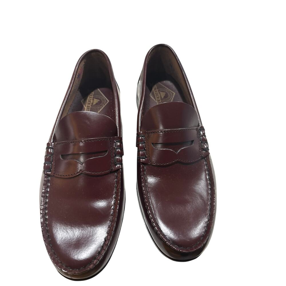 Trader Bay Amazing maroon color with brown and black details size 9 1/2